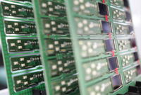 Trutnov suministra placas de circuitos impresos montadas a todas las demás ubicaciones europeas. 