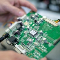 Los componentes electrónicos vulnerables están protegidos por carcasas robustas